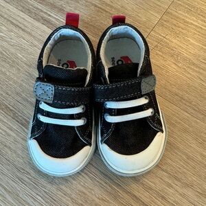 See Kai Run Toddler Sneaker - Size 6